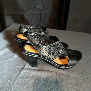 Women's Eurosoft by Sofft Black Sandals Size 7